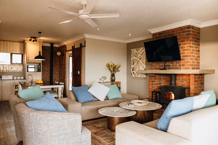 Living room with fireplace, Zebra View self-catering Drakensberg accommodation